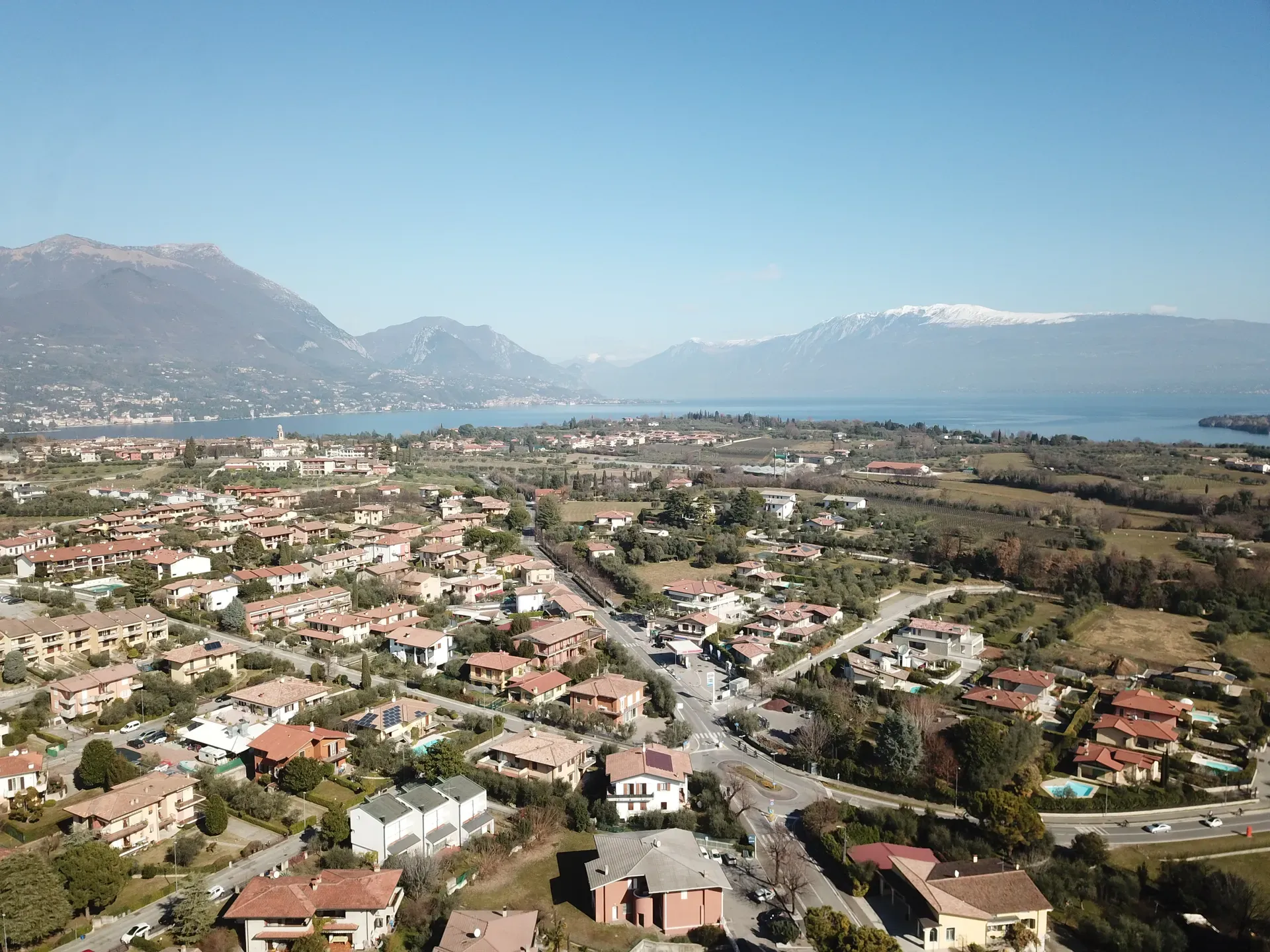 Blog e Guida al Lago di Garda Scorcio panoramico del Lago di Garda e del territorio di San Felice del Benaco